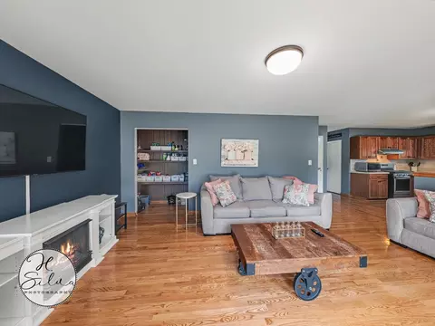 Living - 4402 Sycamore Ln, Rolling Meadows, IL 60008 photo 7 of 8