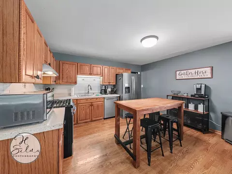 Kitchen - 4402 Sycamore Ln, Rolling Meadows, IL 60008 photo 2 of 2