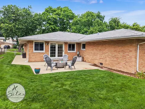 Exterior - 4402 Sycamore Ln, Rolling Meadows, IL 60008 photo 2 of 2