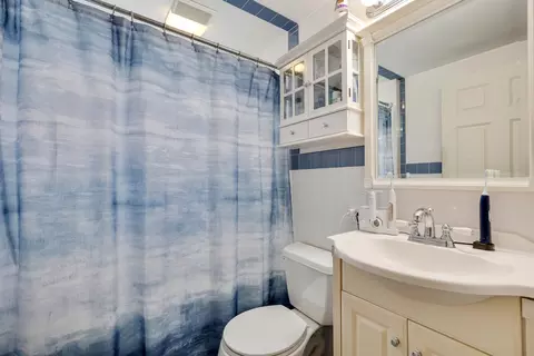 Bath - 304 Johnson St, East Dundee, IL 60118 photo 1 of 1