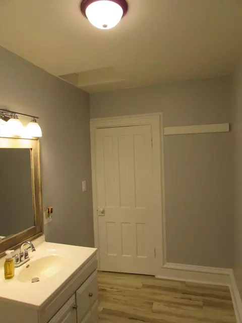 Bath - 509 S Madison St, Morrison, IL 61270 photo 5 of 7