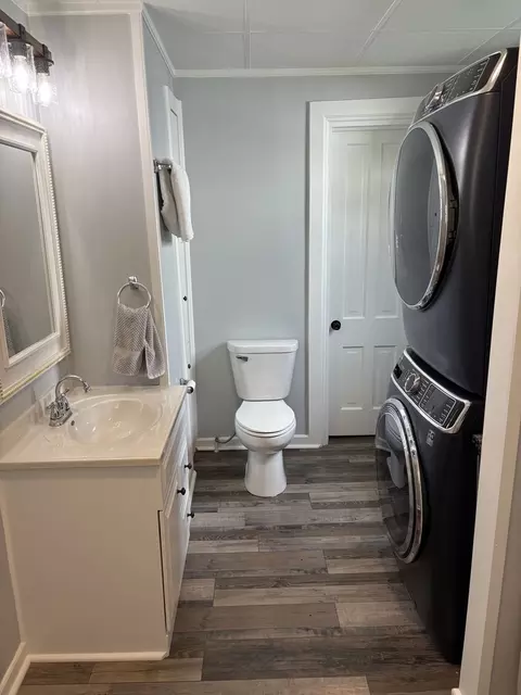 Bath - 509 S Madison St, Morrison, IL 61270 photo 5 of 6