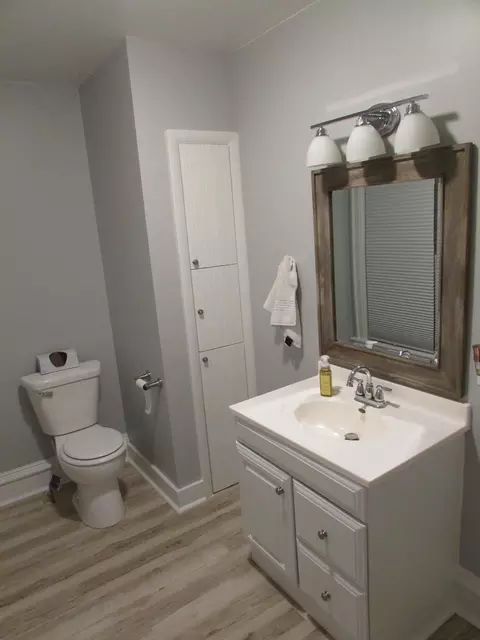Bath - 509 S Madison St, Morrison, IL 61270 photo 7 of 7