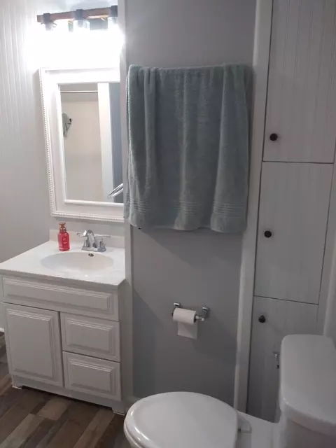 Bath - 509 S Madison St, Morrison, IL 61270 photo 3 of 7