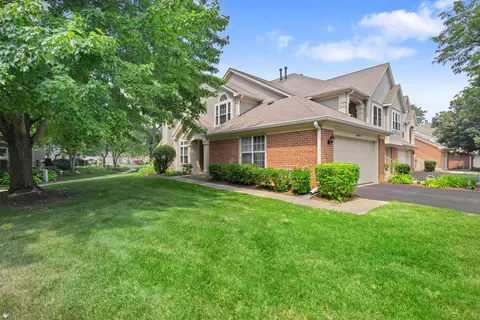 30 W024 Cedar Ct #024, Warrenville, IL 60555