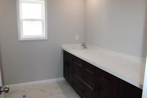 Bath - 828 Blackhawk Dr, Braidwood, IL 60408 photo 3 of 3
