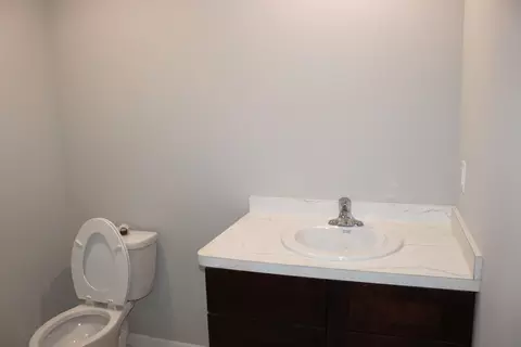 Bath - 828 Blackhawk Dr, Braidwood, IL 60408 photo 1 of 3