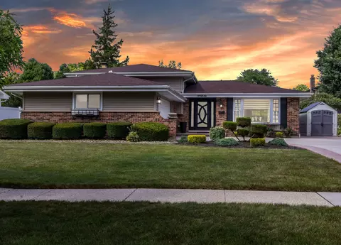 17 W544 Sutton Pl, Darien, IL 60561