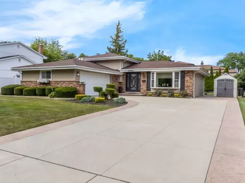 17 W544 Sutton Pl, Darien, IL 60561