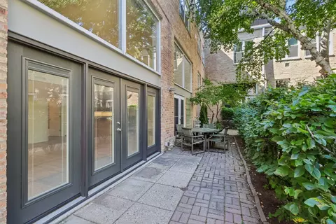 1133 W Cornelia Ave #B, Chicago, IL 60657