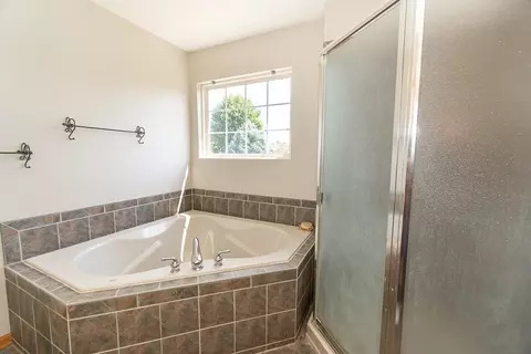 Bath - 1808 Arbor Gate Dr, Plainfield, IL 60586 photo 5 of 5