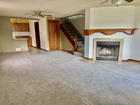 Living - 1521 1st St, Peru, IL 61354 photo 2 of 2
