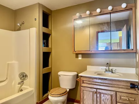 Bath - 1521 1st St, Peru, IL 61354 photo 1 of 1