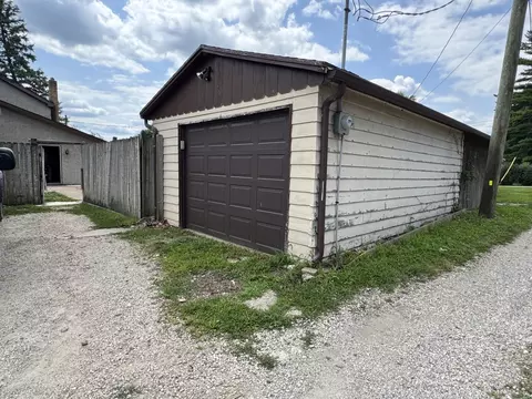 Exterior - 1521 1st St, Peru, IL 61354 photo 3 of 5