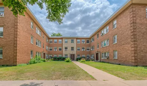 4821 Hull St #2C, Skokie, IL 60077