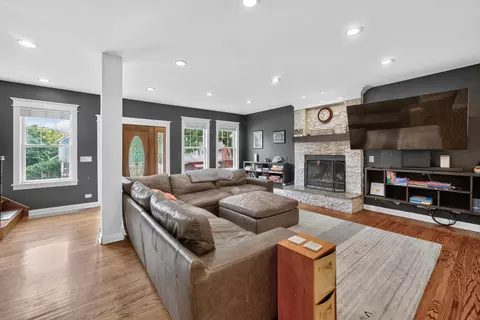Living - 108 N Main St, Algonquin, IL 60102 photo 3 of 6