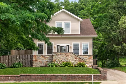 Exterior - 108 N Main St, Algonquin, IL 60102 photo 2 of 16