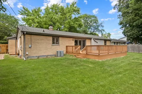 Exterior - 1441 Maple Ln, Elgin, IL 60123 photo 6 of 9