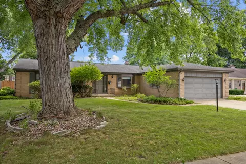 Exterior - 1441 Maple Ln, Elgin, IL 60123 photo 2 of 9