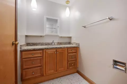 Bath - 1441 Maple Ln, Elgin, IL 60123 photo 2 of 2