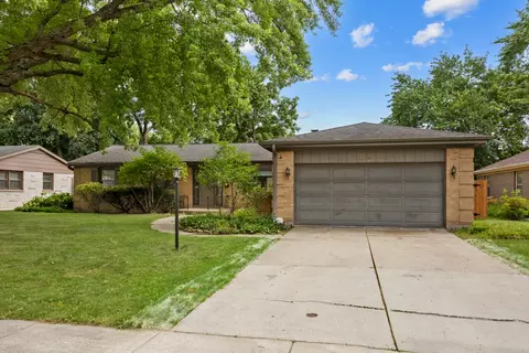 Exterior - 1441 Maple Ln, Elgin, IL 60123 photo 3 of 9
