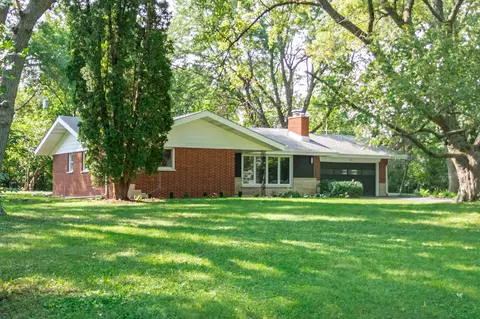 2815 Skyline Dr, Crystal Lake, IL 60012