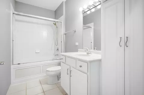 Bath - 60 E Hattendorf Ave, Roselle, IL 60172 photo 1 of 4