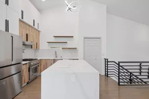 Kitchen - 60 E Hattendorf Ave, Roselle, IL 60172 photo 2 of 3