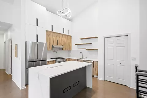 Kitchen - 60 E Hattendorf Ave, Roselle, IL 60172 photo 1 of 3