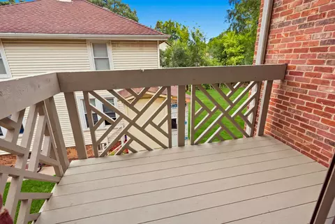 Exterior - 60 E Hattendorf Ave, Roselle, IL 60172 photo 4 of 6