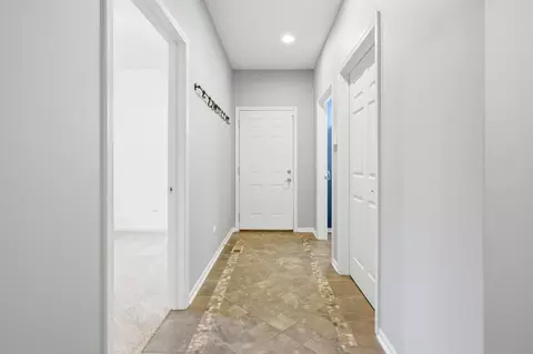 Entry Way - 60 E Hattendorf Ave, Roselle, IL 60172 photo 5 of 5