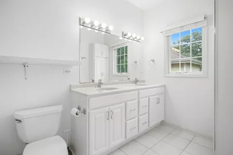 Bath - 60 E Hattendorf Ave, Roselle, IL 60172 photo 2 of 4