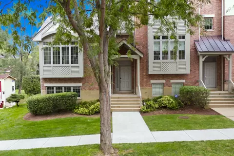 Exterior - 60 E Hattendorf Ave, Roselle, IL 60172 photo 3 of 6