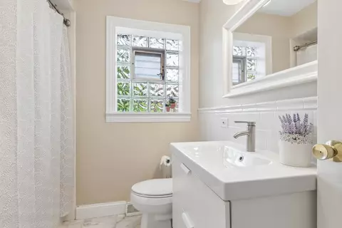 Bath - 205 Glenview Rd, Glenview, IL 60025 photo 1 of 2