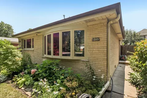 Exterior - 205 Glenview Rd, Glenview, IL 60025 photo 4 of 10