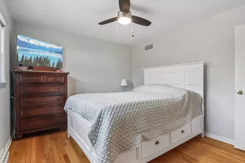 Bedroom - 205 Glenview Rd, Glenview, IL 60025 photo 4 of 8