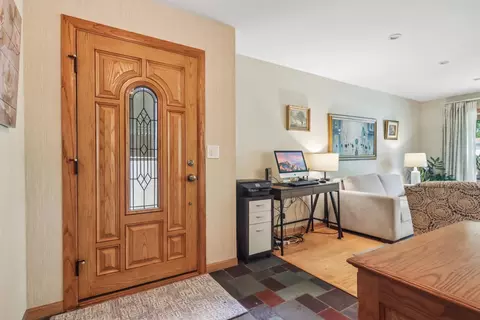 Entry Way - 205 Glenview Rd, Glenview, IL 60025 photo 2 of 3