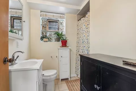 Bath - 205 Glenview Rd, Glenview, IL 60025 photo 2 of 2