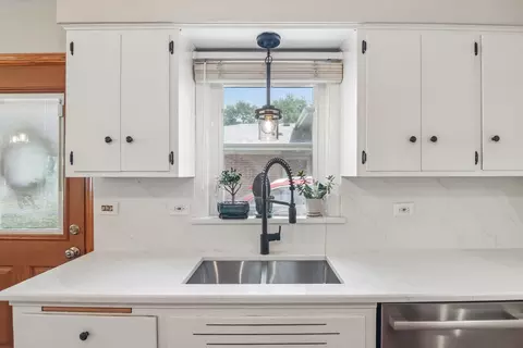 Kitchen - 205 Glenview Rd, Glenview, IL 60025 photo 4 of 5