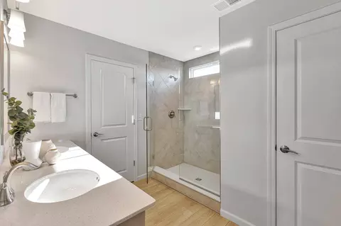 Bath - 12486 Killarney Dr, Lemont, IL 60439 photo 2 of 2