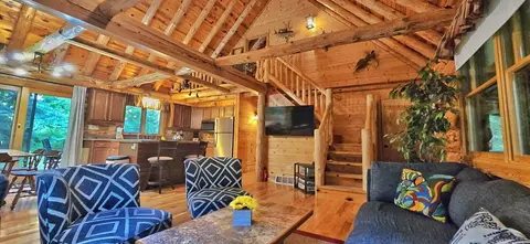 Living - 11 Hemlock Dr, Putnam, IL 61560 photo 2 of 5