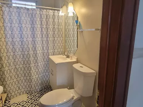 Bath - 6140 S 75th Ave, Summit, IL 60501 photo 1 of 2