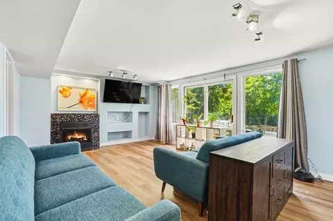 Living - 1355 Devonshire Ln, Hoffman Estates, IL 60169 photo 3 of 3