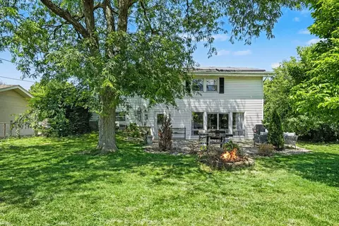 Exterior - 1355 Devonshire Ln, Hoffman Estates, IL 60169 photo 4 of 4