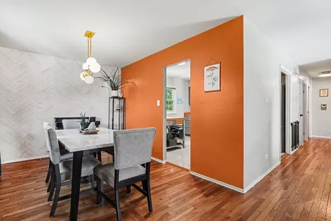 Dining - 1355 Devonshire Ln, Hoffman Estates, IL 60169 photo 1 of 2