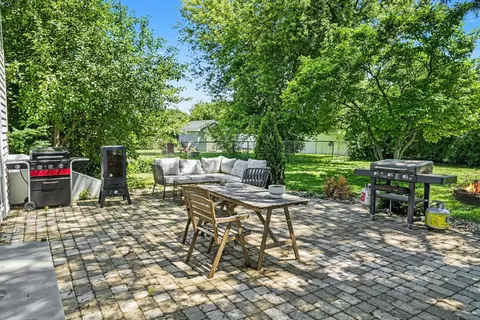 Exterior - 1355 Devonshire Ln, Hoffman Estates, IL 60169 photo 2 of 4