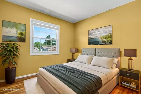 Bedroom - 1355 Devonshire Ln, Hoffman Estates, IL 60169 photo 3 of 4