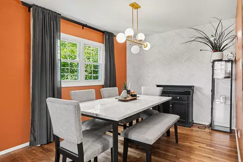 Dining - 1355 Devonshire Ln, Hoffman Estates, IL 60169 photo 2 of 2