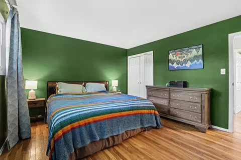 Bedroom - 1355 Devonshire Ln, Hoffman Estates, IL 60169 photo 1 of 4