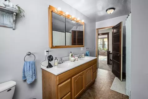 Bath - 324 Roosevelt Ave, Kewanee, IL 61443 photo 1 of 3